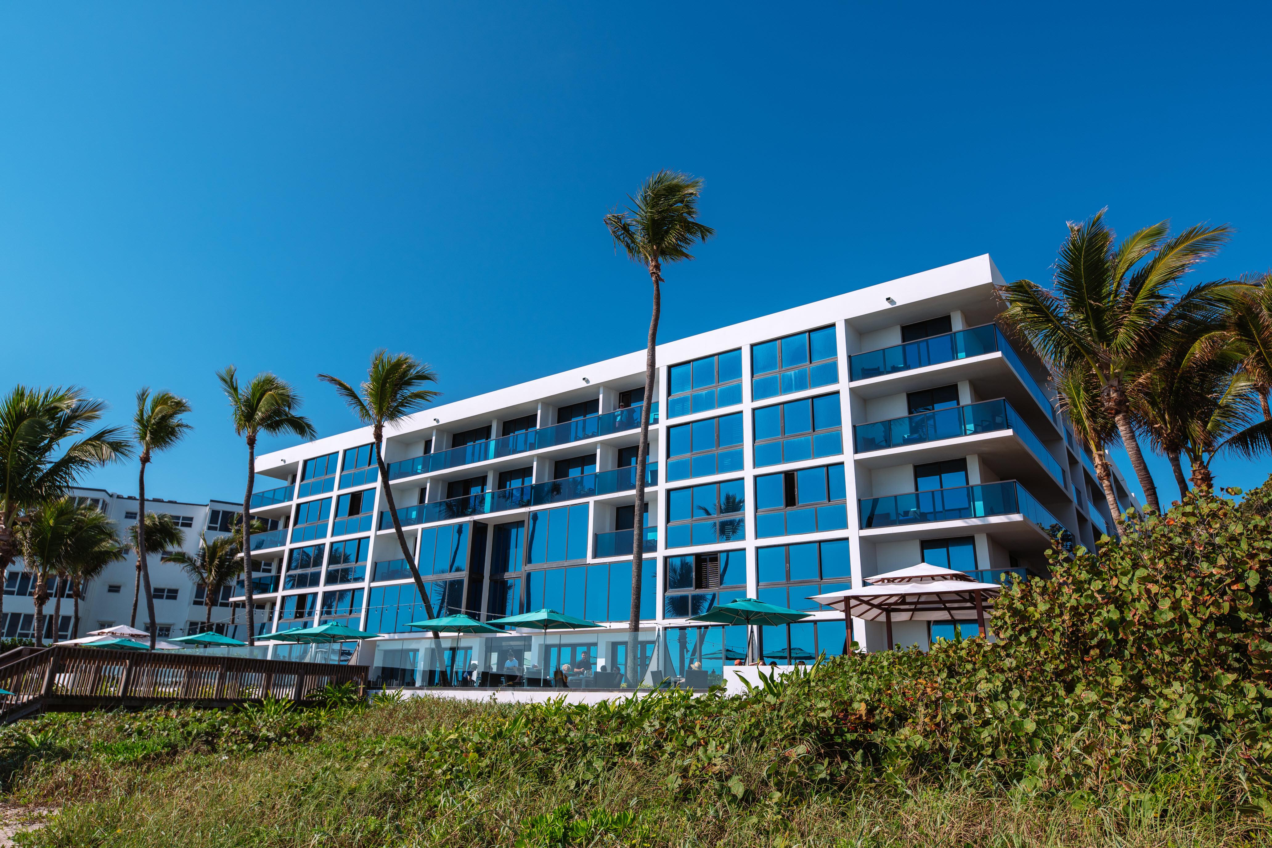 Tideline Palm Beach Ocean Resort And Spa Exterior photo